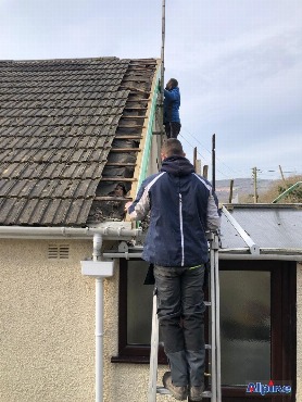 Roof repaired in Glais