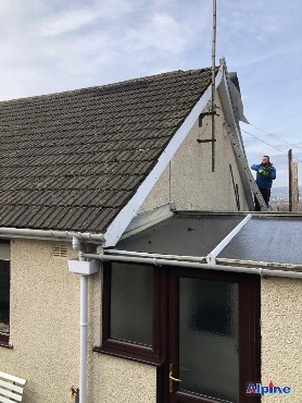 Roof repair in Glais