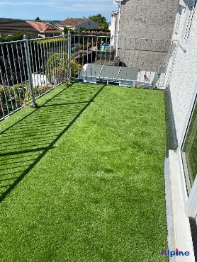 Flat Roof balcony with astroturf
